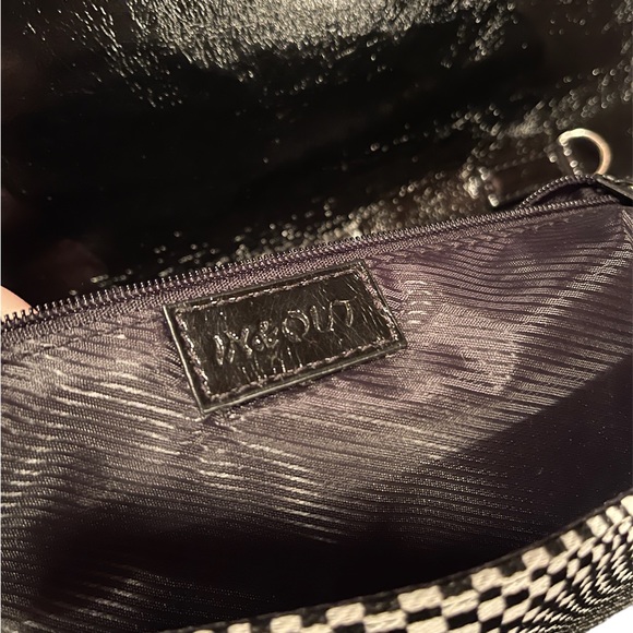 In & Out Optical Illusions Clutch - Picture 10 of 10